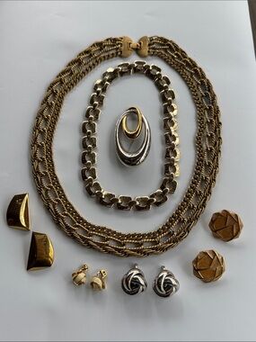 Vintage All Monet Jewelry Lot Silver / Gold tone. Necklaces Earrings Brooch Pin
